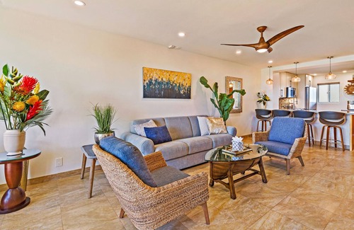 Kihei Condo | Beachfront luxury w/California king beds, A/C and spectacular ocean sunset view