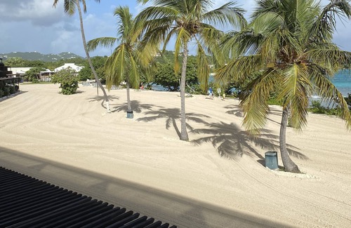 Red Hook Condo | Beachfront! Make Our Bliss, Your Bliss!