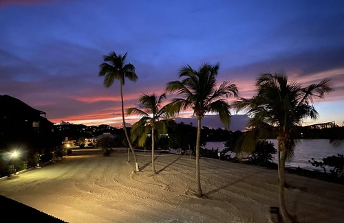 Red Hook Condo | Beachfront! Make Our Bliss, Your Bliss!