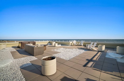 A-Zone House | Beachfront Mansion+ Ocean Views