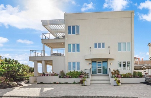 A-Zone House | Beachfront Mansion+ Ocean Views