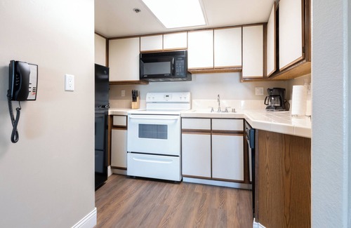 Capistrano Beach House | Beachfront & Memorable Stay! 3 Convenient Units w/Kitchen, Parking Onsite, Pool