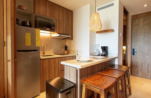 La Cruz de Huanacaxtle Apartment | Beachfront Studio, Zantamar 303