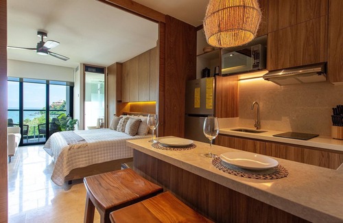 La Cruz de Huanacaxtle Apartment | Beachfront Studio, Zantamar 303