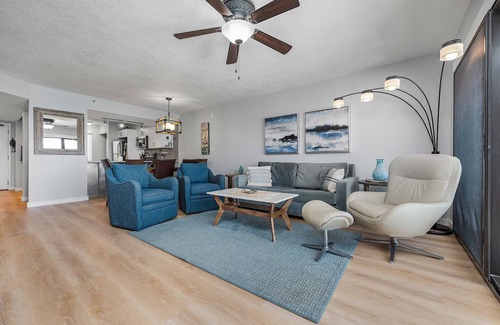 Destin Condo | BEACHFRONT Nicest 2 bdrm at Emerald Towers - avail 9/20-23, 9/29-10/3, 10/19-25