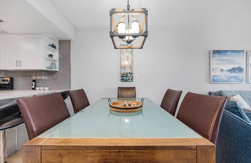 Destin Condo | BEACHFRONT Nicest 2 bdrm at Emerald Towers - avail 9/20-23, 9/29-10/3, 10/19-25