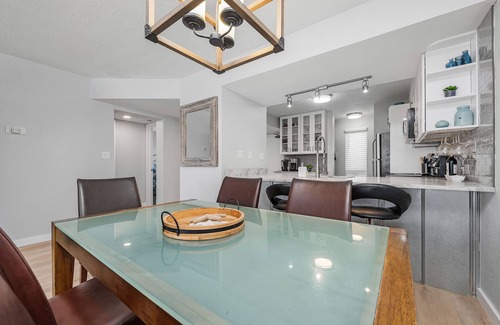 Destin Condo | BEACHFRONT Nicest 2 bdrm at Emerald Towers - avail 9/20-23, 9/29-10/3, 10/19-25