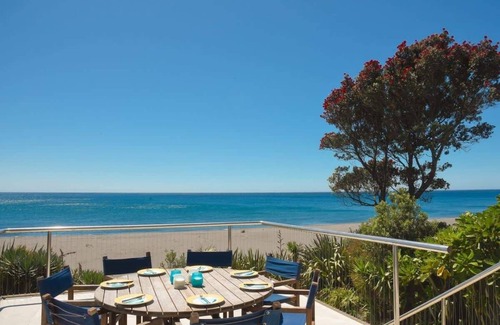 Oakura House | Beachfront Oakura with Stunning Views