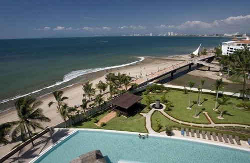 Emiliano Zapata Condo | Beachfront/Ocean View Luxury, Molino De Agua #601