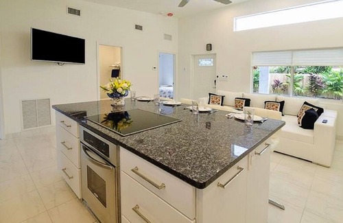 Dolphin Isles House | BEACHFRONT, OCEAN! FORT LAUDERDALE APPROVED-VRR1500402