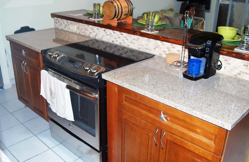 Estate Golden Rock Condo | BeachFront-OceanViews-WiFi-Res/bar-SplitAC-AppleTV-Pool-BeachSupplies-Snorkels