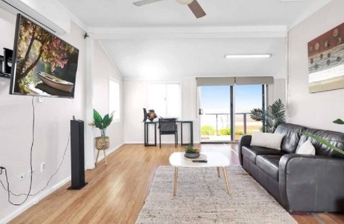 Keppel Sands Cottage | Beachfront Oceanview Cottage