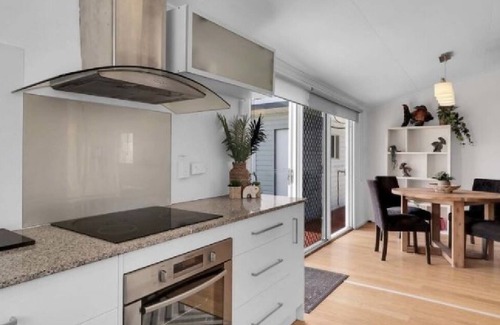 Keppel Sands Cottage | Beachfront Oceanview Cottage