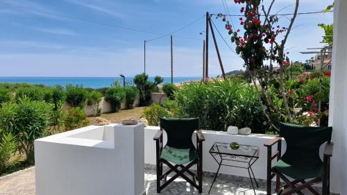 Skala House | Beachfront Oleanders House in Skala