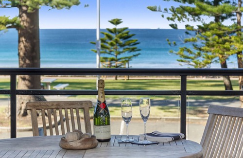 Manly Apartment | Beachfront on Golden Mile