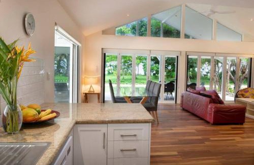 Mission Beach House | Beachfront on Mission - Absolute Beachfront
