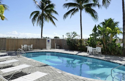 South of Fifth Apartment | BeachFront On The Sand #313 FreeParking, South of 5th, 335 Ocean Drive,