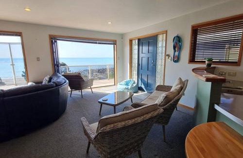 Bell Block House | Beachfront on Wanaka Terrace