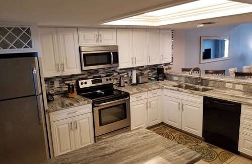 South Padre Island Condo | BEACHFRONT PENTHOUSE CONDO w/Vaulted Ceilings SUNTIDE II 506. Amazing GULF VIEW