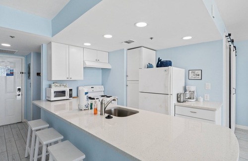 Panama City Beach Condo | Beachfront Paradise Condo ON THE BEACH/FREE BEACH CHAIRS/5 STARS & BEACH VIEWS