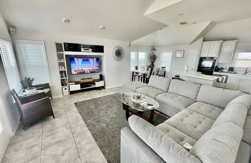 Acapulco Village House | Beachfront Paradise of Texas 4br 3 1/2 baths