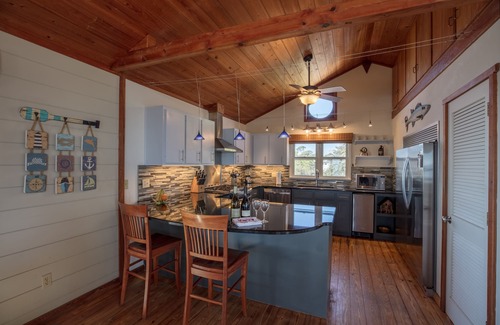Plantation House | Beachfront, Plantation, Pet Friendly!