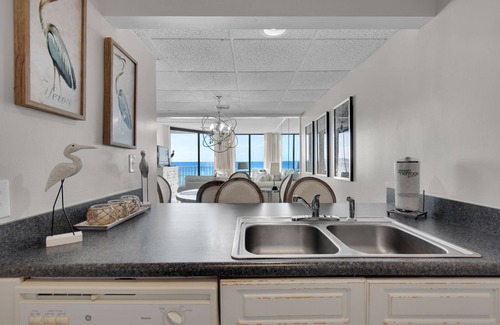 Panama City Beach Condo | BeachFRONT ~ Pool + Hot Tub ~ Tennis ~ Golf ~ Sandy Kisses
