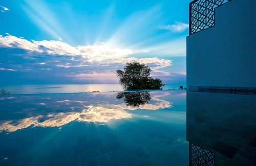 Cha-am Apartment | Beachfront Pool Suite