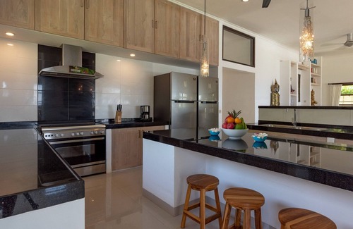 Dencarik Villa | Beachfront pool villa: Free welcome dinner!