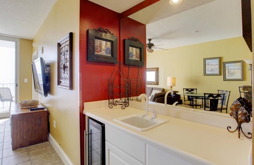 Long Beach Condo | Beachfront, Private Beach, Pools, Hot Tub, Fam Fav, Free Activities Incl