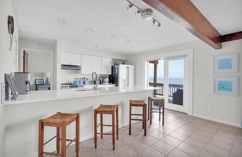 Florida House | Beachfront: Private Beach Access l Luxury Beds, Kitchen, Bath l Private Decks