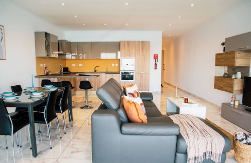 Għadira Apartment | Beachfront Pretty Holiday Home