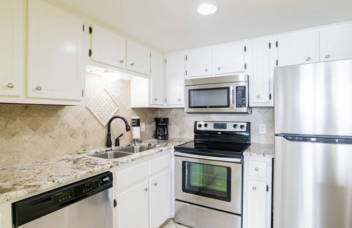 Gulf Shores Condo | Beachfront Private Balcony Walk To The Hangout IWE
