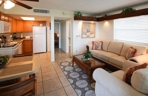 Palm Beach Shores Apartment | Beachfront Rental w/Ocean Views