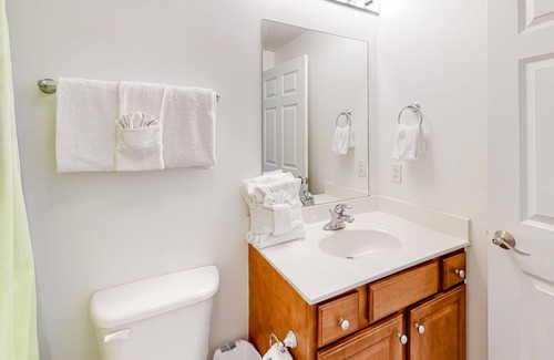 Lower Grand Lagoon Condo | Beachfront, resort condo with two pools, hot tub, & fitness room