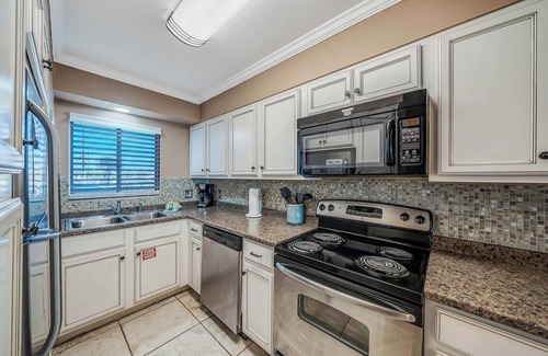 Biltmore Beach Condo | Beachfront Regency Tower 214 w/Pool, Tiki Bar, FREE Beach Service, Golf & Tix