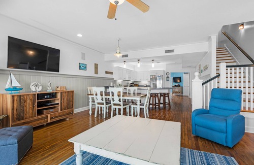 White Sands Condo | 🏖️Beachfront & Relaxing! Outdoor Shower- 4BR White Sands 459