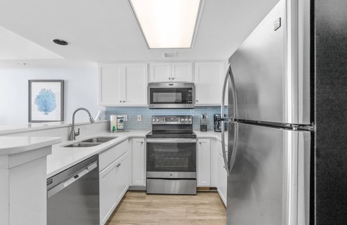Myrtle Beach Condo | BEACHFRONT-Remodeled 200 + 5-star reviews- Best LOCATION River- 6th Floor
