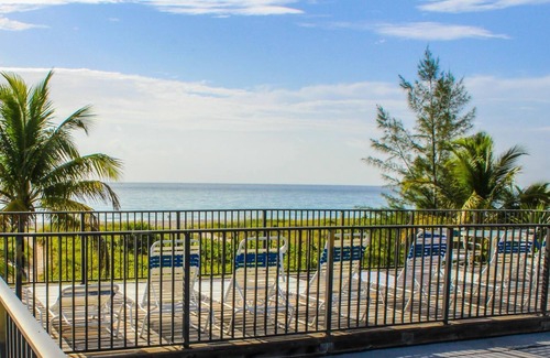 Palm Beach Shores Apartment | Beachfront Rental w/Ocean Views