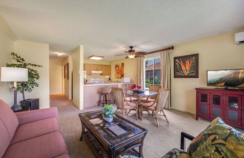 Kapaa Condo | Beachfront Resort Ground Floor AC! Steps to Beach & Pool