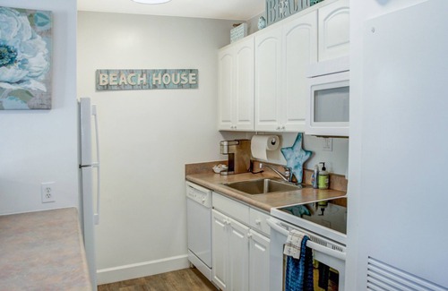 Kihei Condo | Beachfront Resort - Ground Floor - Corner Unit - Steps to the Beach-Pool-Spa!