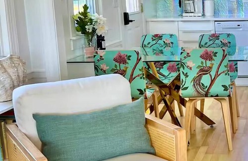 South Dennis House | Beachfront - Sauna - Screened Patio - 2 King Beds - Dogs Encouraged!
