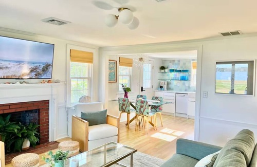 South Dennis House | Beachfront - Sauna - Screened Patio - 2 King Beds - Dogs Encouraged!