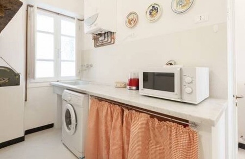Vernazza Apartment | Beachfront, sea view, 2 AC BDR, 2 BTH, easy from train. Free Parking place.