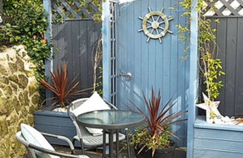 Rhos on Sea Cottage | Beachfront Sea View Cottage