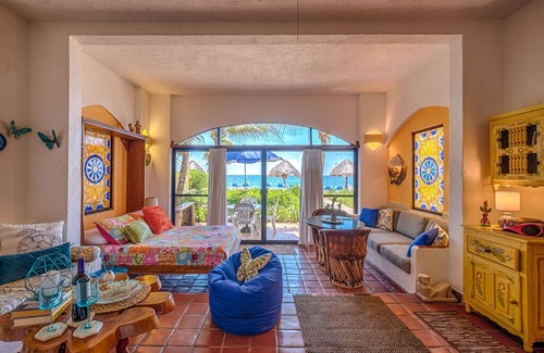 Akumal Condo | Beachfront, Sea Views, Cozy, Bright, Open Concept, Sleeps 1-4, Akumal Mexico