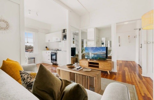 Bondi Beach Apartment | Beachfront Serenity Bondi Beach