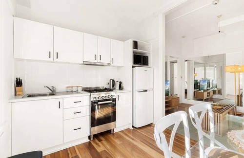 Bondi Beach Apartment | Beachfront Serenity Bondi Beach