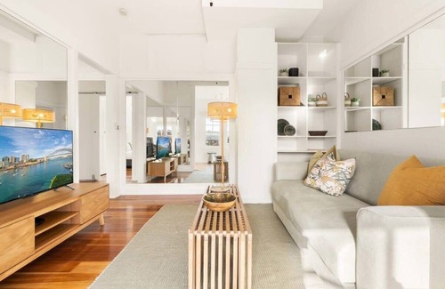 Bondi Beach Apartment | Beachfront Serenity Bondi Beach
