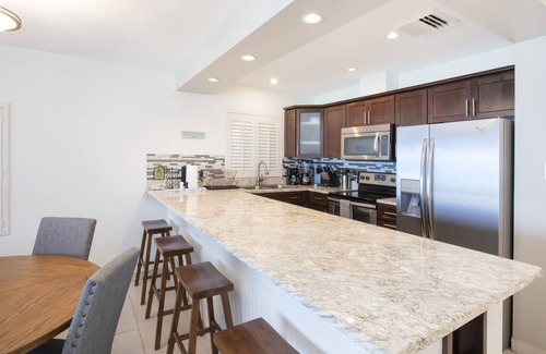 Seven Mile Beach Condo | Beachfront Seven Mile Beach, Grand Cayman - Discovery Point Club #42